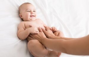 Lire la suite à propos de l’article Les meilleurs trucs et astuces pour soulager les coliques de votre bébé