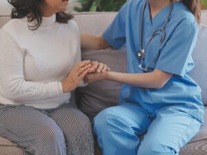 Lire la suite à propos de l’article Quelles sont les prestations d’une infirmière à domicile ?
